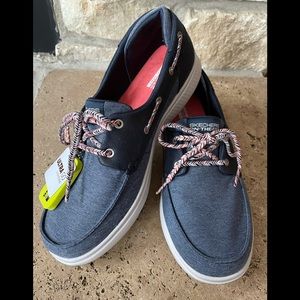 Brand new Skechers air cooled gogo mat size 8 1/2 Blue with coral boat shoe